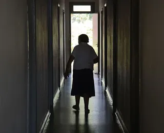 Cura? Anvisa aprova medicamento para pacientes com Alzheimer