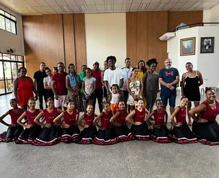 Dança que acolhe: projeto gratuito leva ballet a crianças de Salvador