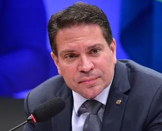 Deputado golpista começa a vender curso online após perder mandato