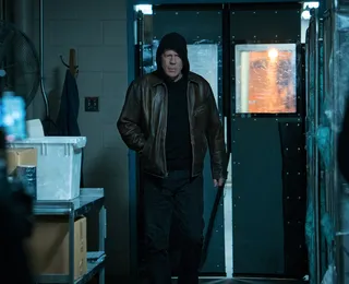 Escondido na Netflix: o filme de ação brutal com lenda do cinema