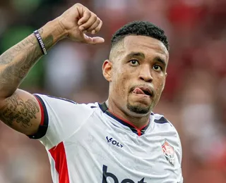 Ex-artilheiro do Vitória, Alerrandro negocia retorno ao Brasil