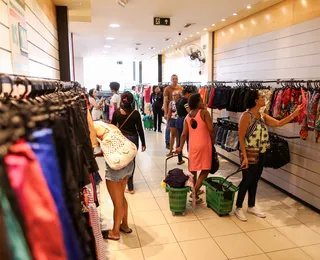Falindo? Gigante da moda de luxo fecha mais de 130 lojas
