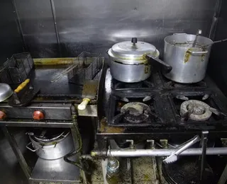 Fezes e baratas: restaurante e bares são interditados por má higiene