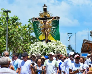 Fiéis levam imagem do Senhor do Bonfim à Conceição da Praia