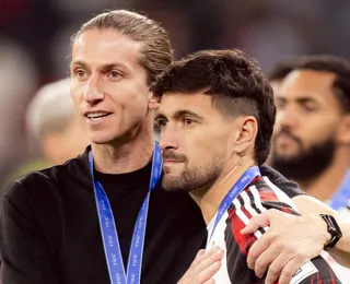 Filipe Luís renova e Flamengo quebra tabu de 14 anos com treinadores