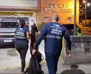 Grávida é detida com 29 celulares e máquina fotográfica profissional