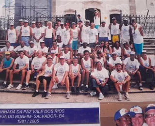 Grupo de amigos celebra 44 anos com caminhada até a Igreja do Bonfim