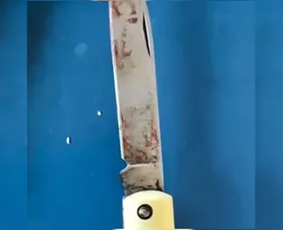 Homem esfaqueia pai idoso e acaba amarrado em poste por vizinhos
