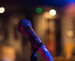 Ídolo do pop, cantor famoso morre nos braços da esposa