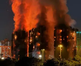 Incêndio atinge 2 mil apartamentos e deixa 36 mortos