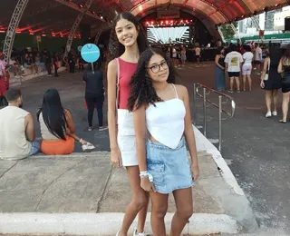 Jovens lotam a Arena A TARDE para prestigiar Léo Foguete