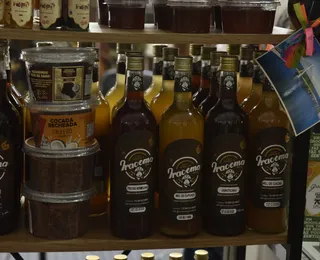 Licor de Ilhéus feito à mão conquista visitantes na Fenagro