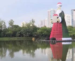 Maior Papai Noel do mundo pesa 15 toneladas e é brasileiro