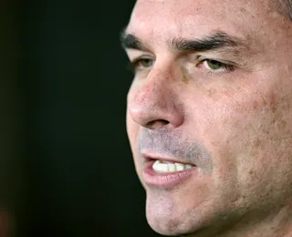 Mas já? Flávio Bolsonaro indica retirada de candidatura à presidência