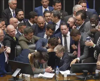 Mordida, agressão e fogo: os bastidores da política na Bahia e Brasília em 2025