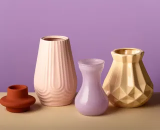 Mulher compra vaso em brechó e vende por quase R$ 1 milhão