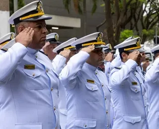 Nem sabão, nem máquina: o método da Marinha para roupas brancas
