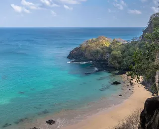O paraíso brasileiro onde o azul do mar parece impossível de ser real