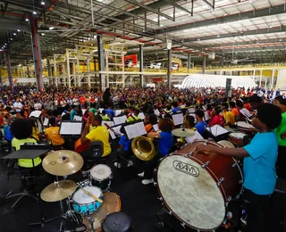 Orquestra Neojiba faz concerto inédito dentro da fábrica da BYD