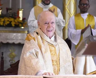 Padre de 103 anos morre após concluir Ave-Maria e comove fiéis