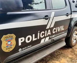 Pai asfixia e mata filho de 2 anos após ver foto da ex com namorado