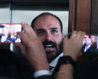 Polícia Federal dá ultimato a Eduardo Bolsonaro após mandato cassado