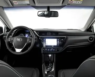 Por que sedã da Toyota fracassou no Brasil e hoje é uma ótima opção