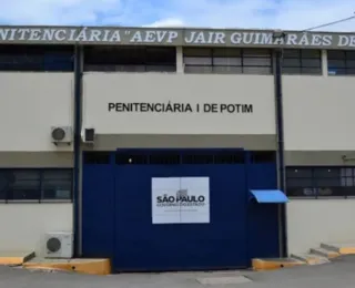 Presos mutilam corpo de detento morto e picham parede com sangue