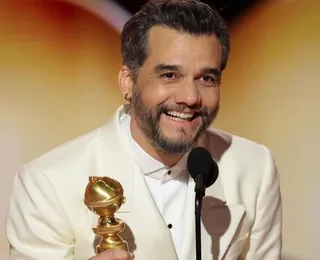 Rubro-negro declarado, Wagner Moura é homenageado pelo Vitória