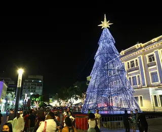 Salvador inicia festejos de Natal com missa, desfile e show de luzes
