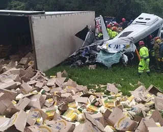 Seis fiéis morrem na BR após assaltantes soltarem freio de caminhão