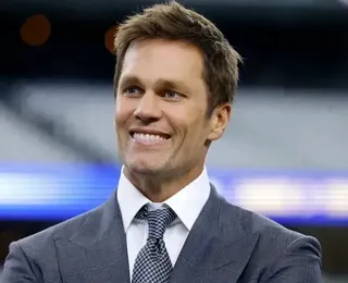 Tom Brady, ex de Gisele Bundchen, é visto com mulher 23 anos mais nova