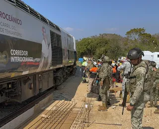 Trem interoceânico descarrila, deixa 13 mortos e 98 feridos