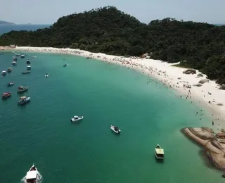 Turista dos EUA é agredido por banhistas após filmar mulher em praia