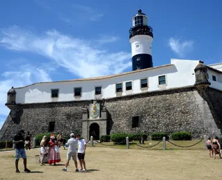Turistas lotam Salvador, movimentam a cidade e aquecem a economia