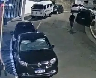 VÍDEO: Mulher é esfaqueada e morta por ex-namorado no meio da rua