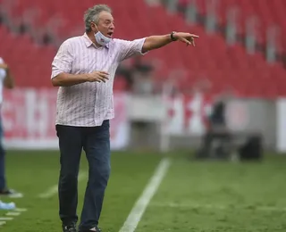 VÍDEO: técnico do Inter faz piada homofóbica em apresentação