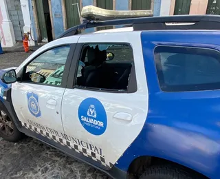 Vídeo: viatura da Guarda Municipal é apedrejada no Pelourinho