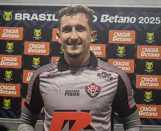 Vitória costura permanência de goleiro e pode envolver volante; veja