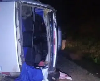 Acidente com ônibus de saúde da prefeitura deixa 2 mortos e 17 feridos