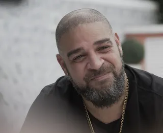 Adriano Imperador faz alerta após mãe perder R$ 15 mil em golpe com IA