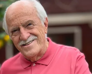 Aos 93 anos, Ary Fontoura surge de biquíni e choca web