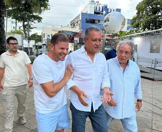 Após flerte com oposição, Quinho aparece ao lado de Rui no Carnaval