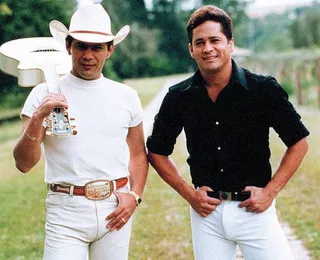 Após quase 30 anos, Leonardo ainda cuida do túmulo de Leandro