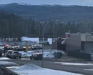 Atiradora de ataque no Canadá tinha 18 anos e matou mãe e irmão