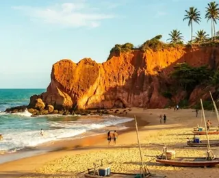 Balneário no Nordeste atrai turistas por praias de águas cristalinas