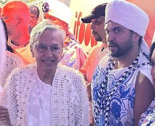 Caetano Veloso chega a camarote da família Gil para homenagem a Preta