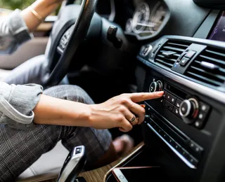 Carro antigo? Saiba truque para ter Bluetooth em qualquer rádio