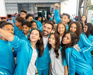 Cidade baiana revoluciona educação com ensino bilíngue na rede pública