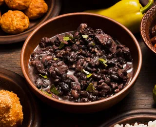 Cidade brasileira quebra recorde com maior feijoada do mundo